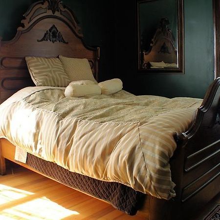 Whiskey Mansion Bed & Breakfast Saint Joseph Bilik gambar