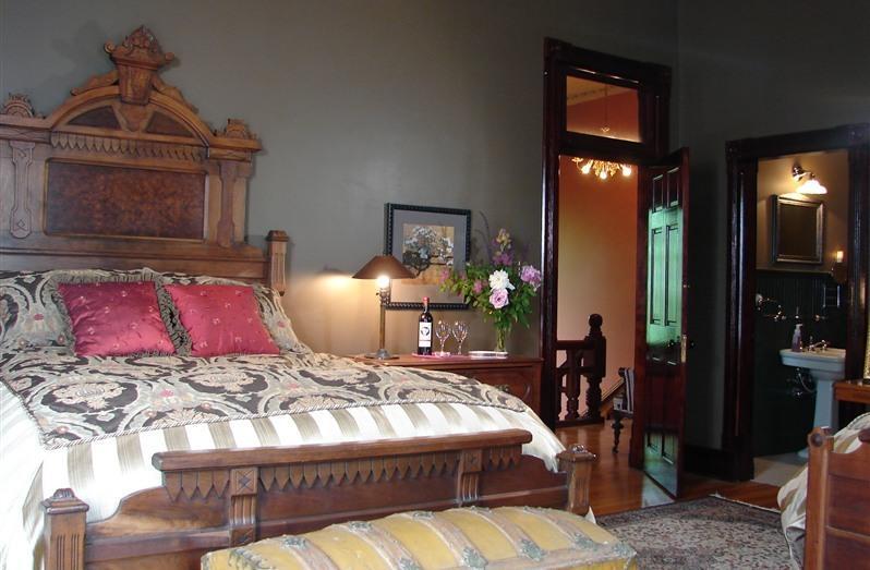 Whiskey Mansion Bed & Breakfast Saint Joseph Bilik gambar