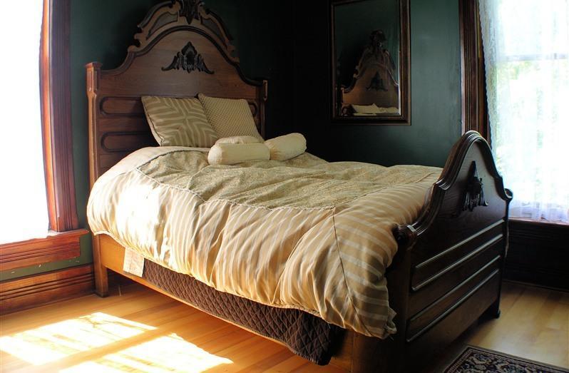 Whiskey Mansion Bed & Breakfast Saint Joseph Bilik gambar